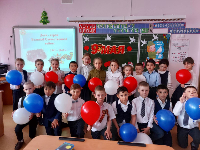 Пока не стёрта память о былом, никто не свергнет наше настоящее!.